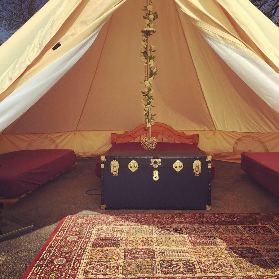 Bell Tent Glamping At Royal Victoria Country Park Southampton Buitenkant foto